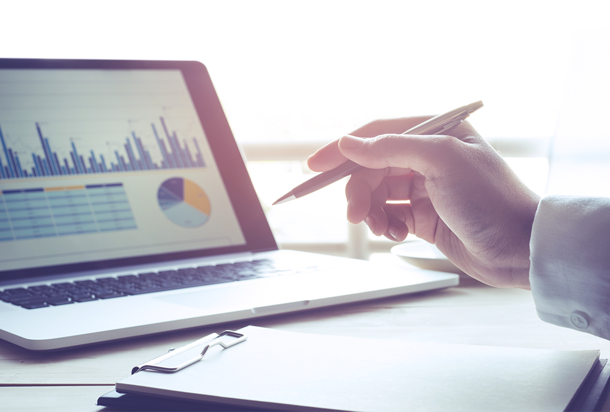 This image of a man holding a pen while monitoring activity in financial markets represents how the CSA and IIROC are closely looking at how extreme price movement of certain stocks may be contributing to volatility in Canada’s capital markets.