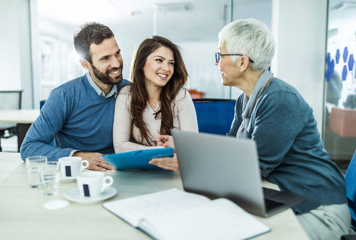 This image shows a registered investment advisor meeting with her clients to provide investment advice in accordance with the CSA's new Client Focused Reforms.