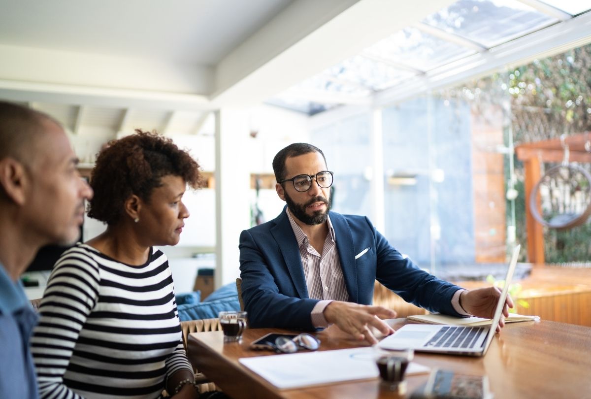 This image shows a registered investment advisor meeting with his clients to provide investment advice in accordance with the CSA's new Client Focused Reforms.